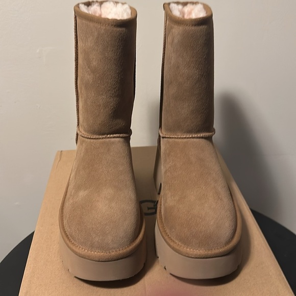 UGG Classic Short New Heights - Picture 9 of 9